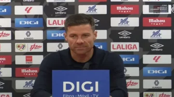 ألونسو يؤكد استمرار المنافسة على لقب الدوري وسط معارك قوية بين الفرق